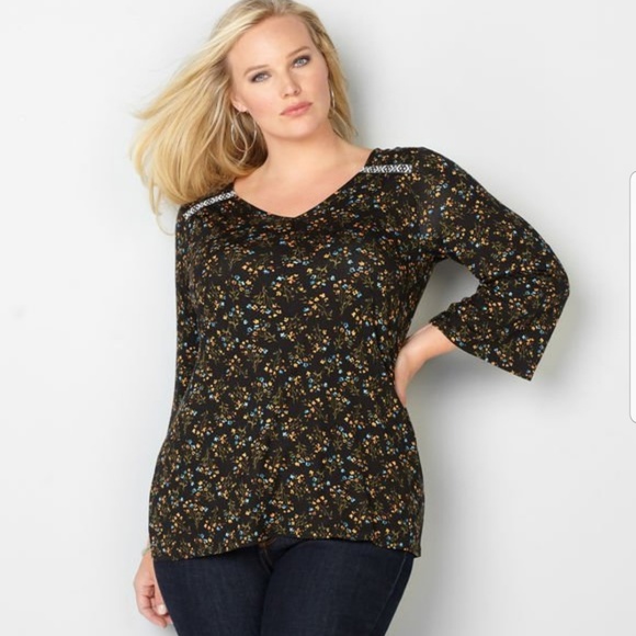 Avenue || 14/16 Plus Criss cross floral Top - Picture 6 of 6